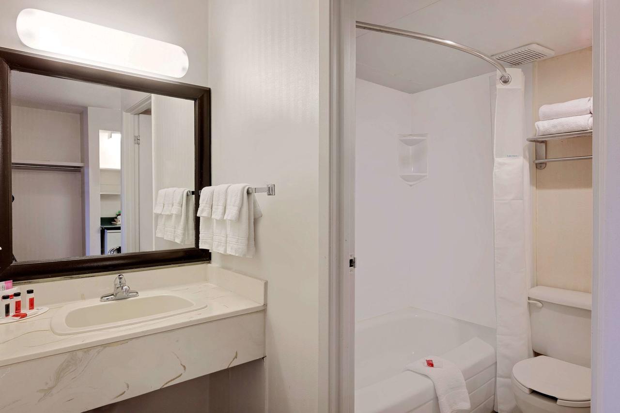 Ramada Limited 2* Calgary